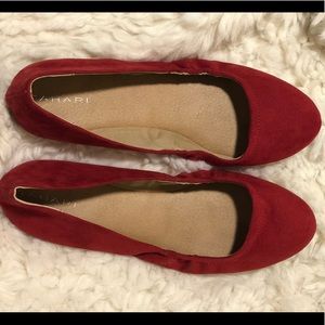 Brand new Tahari Violet suede ballet flats